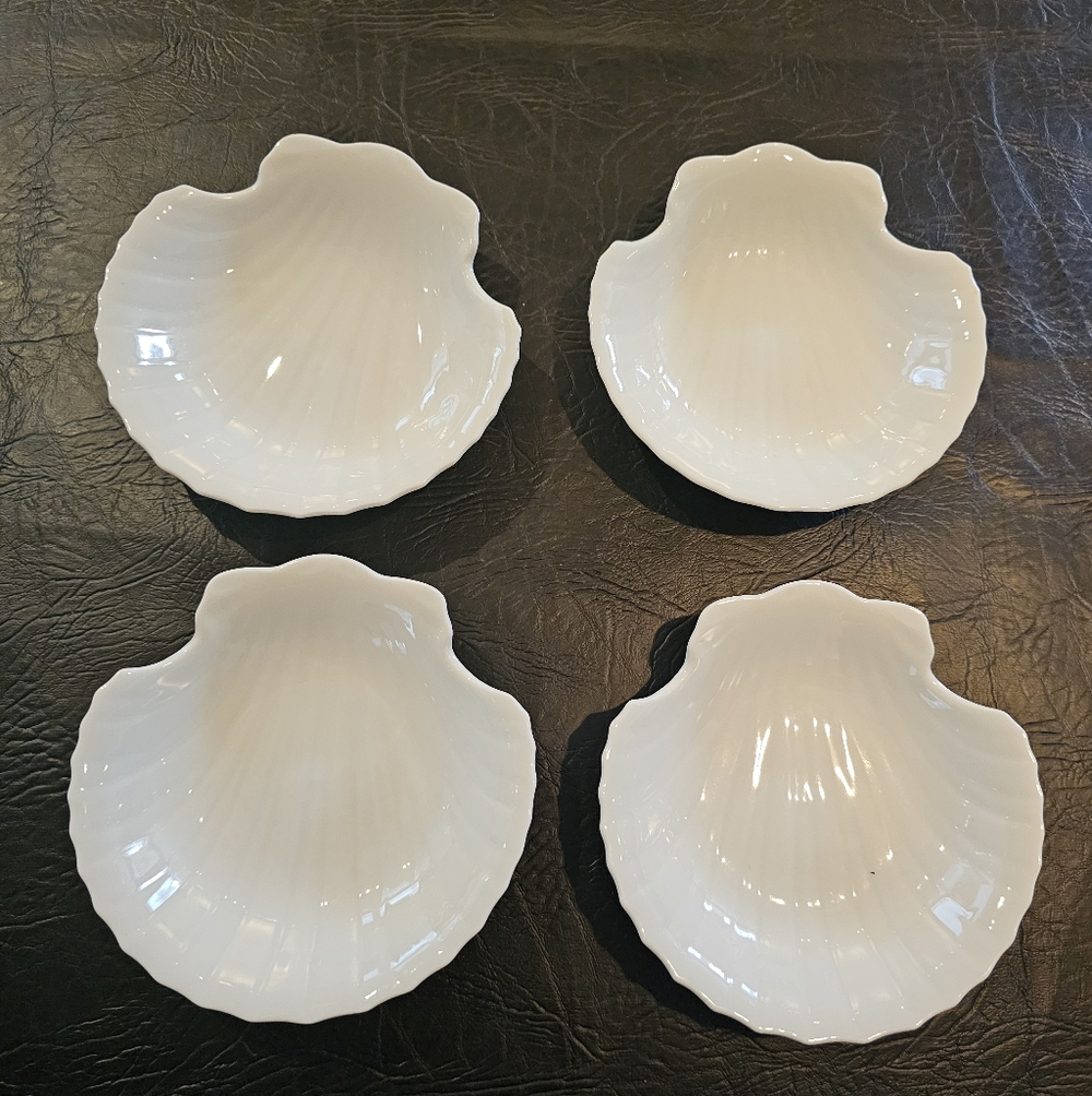 4 Jewelry/ Appetizer Dishes MADE IN JAPAN